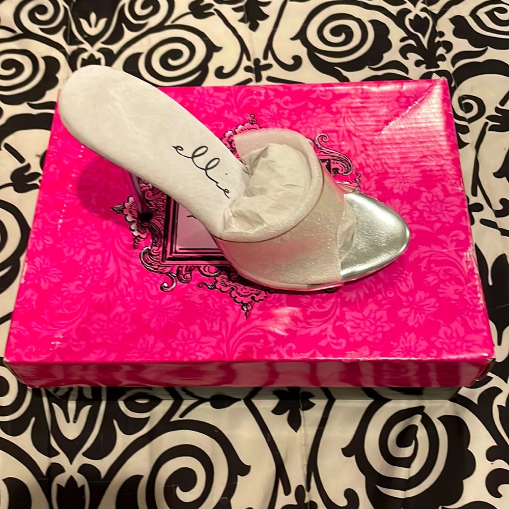 NEW Ellie clear heels with silver heel in original box